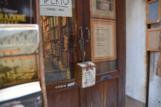 意大利街头书店