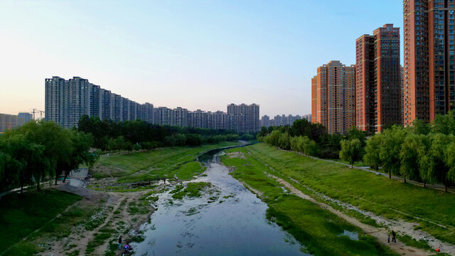 郑州城市小河边桥晚霞航拍