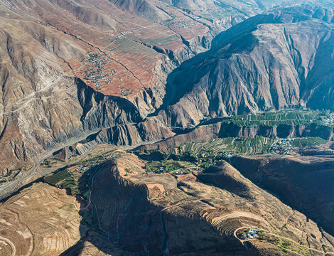 航拍乌蒙山峡谷