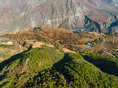 航拍乌蒙山峡谷