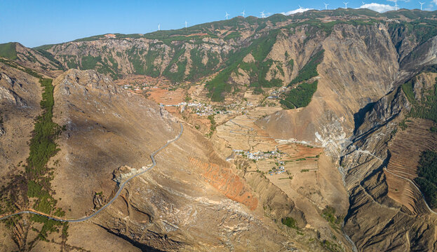 航拍乌蒙山峡谷