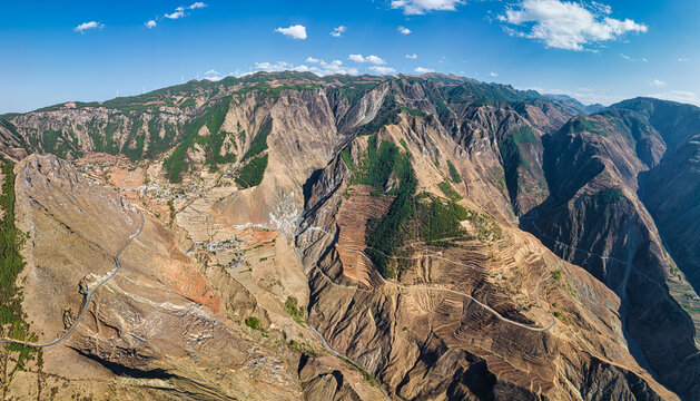 航拍乌蒙山峡谷