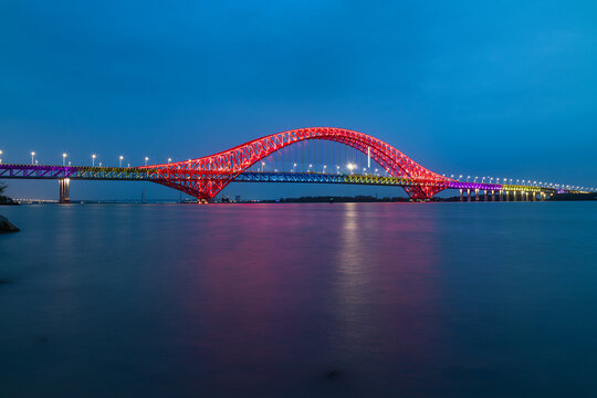 广州南沙明珠湾大桥亮灯夜景