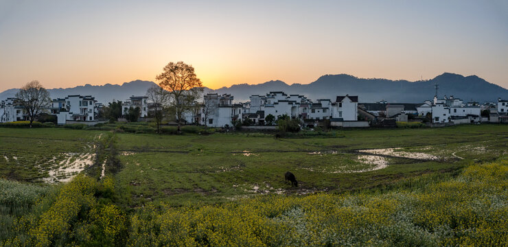 徽派古村古建筑马头墙晨曦