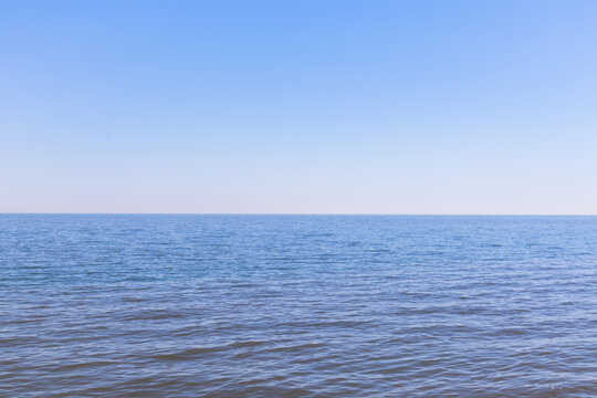 蓝色海洋的广阔与纯净