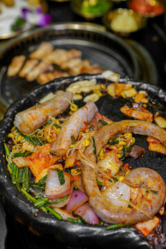 韩国烤肉烤大肠拼盘美食
