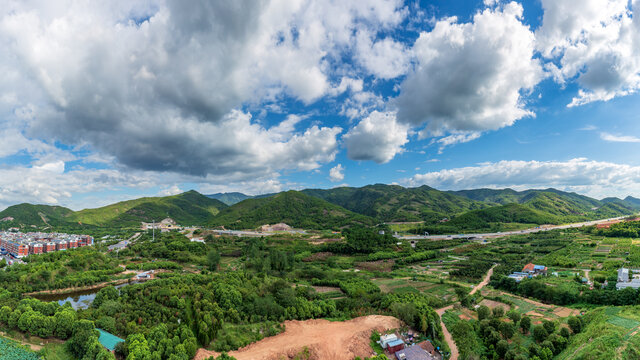 义乌江东城郊蓝天白云生态环境