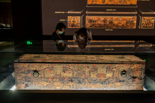 包山楚墓战国时期彩绘漆木棺
