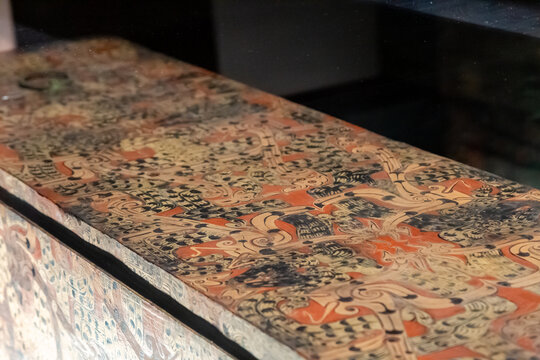 包山楚墓战国时期彩绘漆木棺