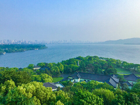 杭州雷峰塔俯瞰西湖