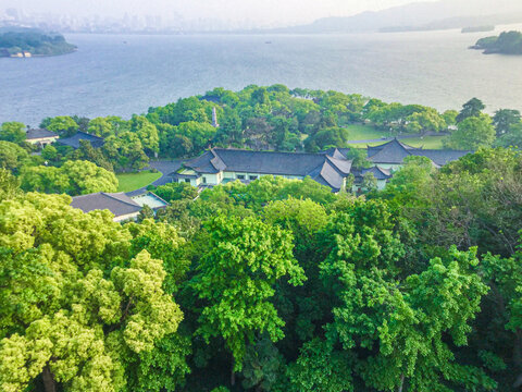 杭州雷峰塔俯瞰西湖