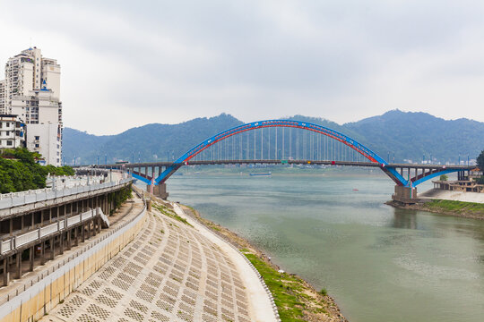 广西梧州鸳江大桥