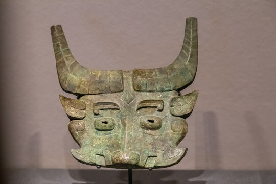 西周早期兽首形铜面具