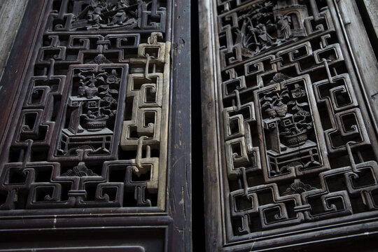 中国明清传统门窗木雕花窗
