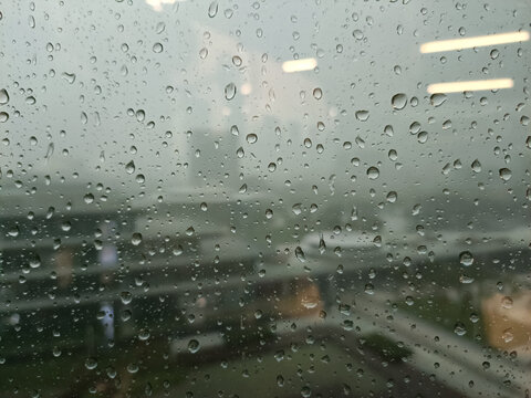 玻璃雨珠