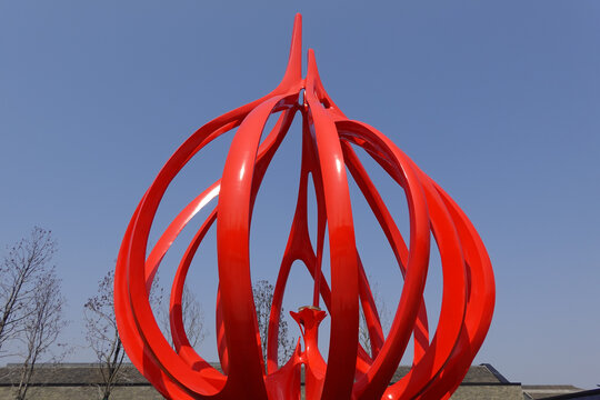 红色火炬雕塑