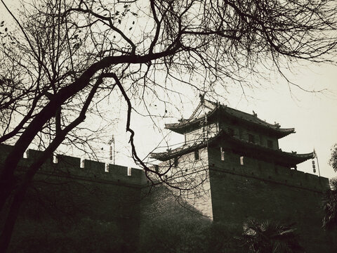 西安城墙黑白复古照片