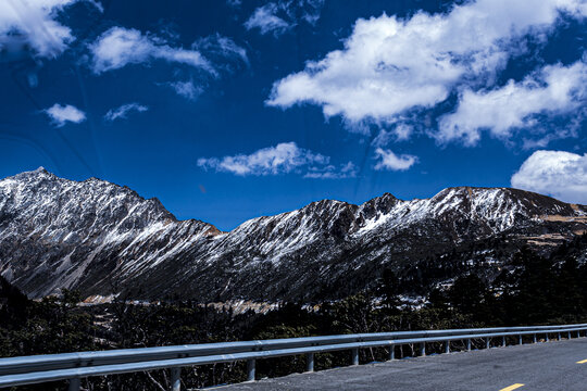 高原雪山