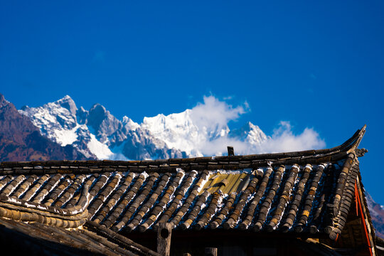 雪山下的白沙古镇