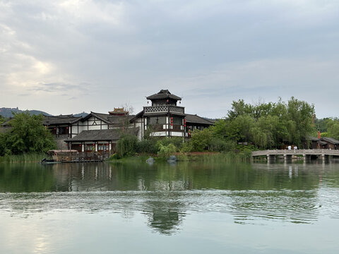 东方盐湖城