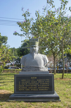 陈景肃石雕像
