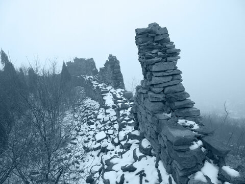 古寨残雪