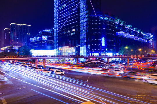 都市桥梁车辆穿梭夜景车流尾灯