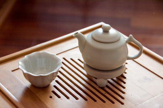汝窑茶壶与茶盏