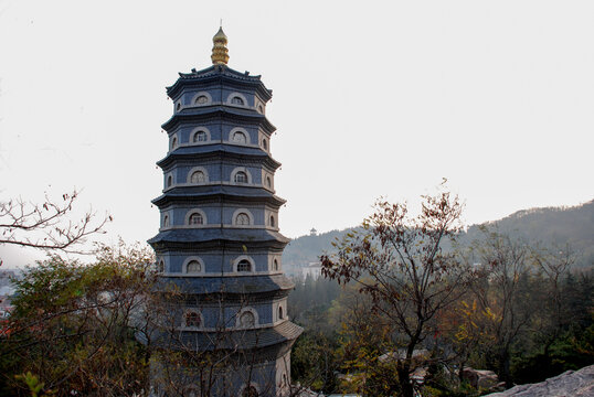 青岛湛山寺药师琉璃光如来宝塔