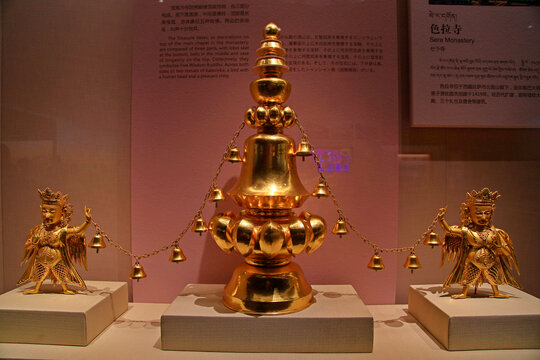 铜鎏金屋脊宝瓶