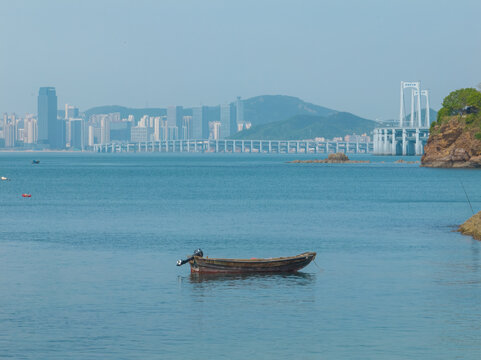 辽宁大连滨海路春季海滨风光