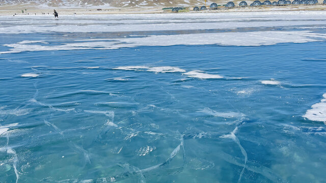 新疆赛里木湖冰川