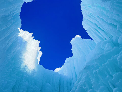 新疆赛里木湖冰川
