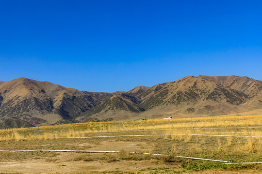 新疆塞里木湖自驾游风光