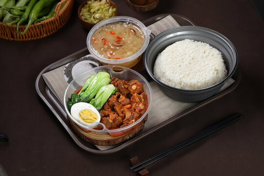 牛杂盖码饭