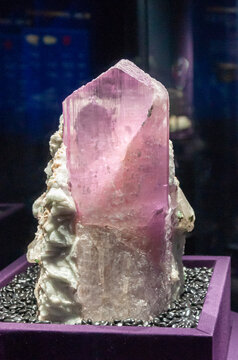 紫色水晶矿石标本