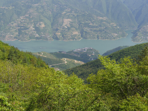 长江三峡巫峡两岸青山如画美景