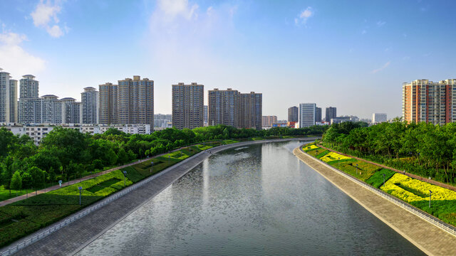 蓝天白云城市群宜居河边