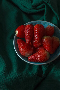 新鲜的美味的红色的草莓