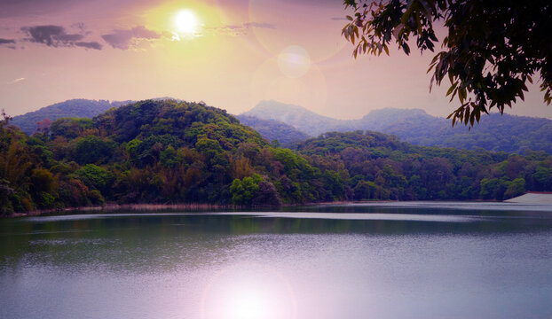 夕阳湖泊美景