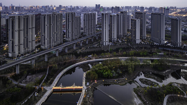 中国长春伊通河畔建筑景观