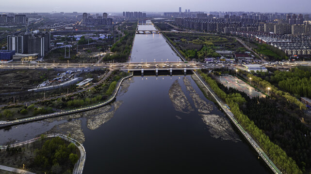 中国长春伊通河畔建筑景观