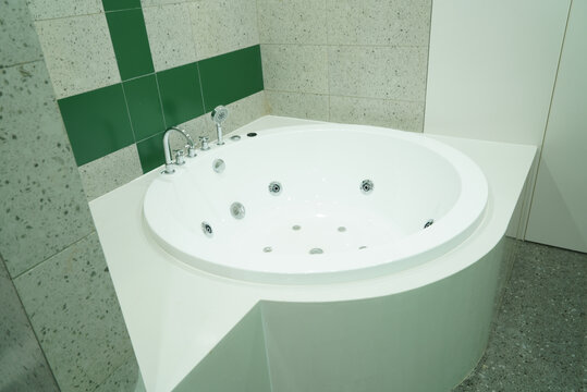 圆形浴缸洗澡间浴室环境