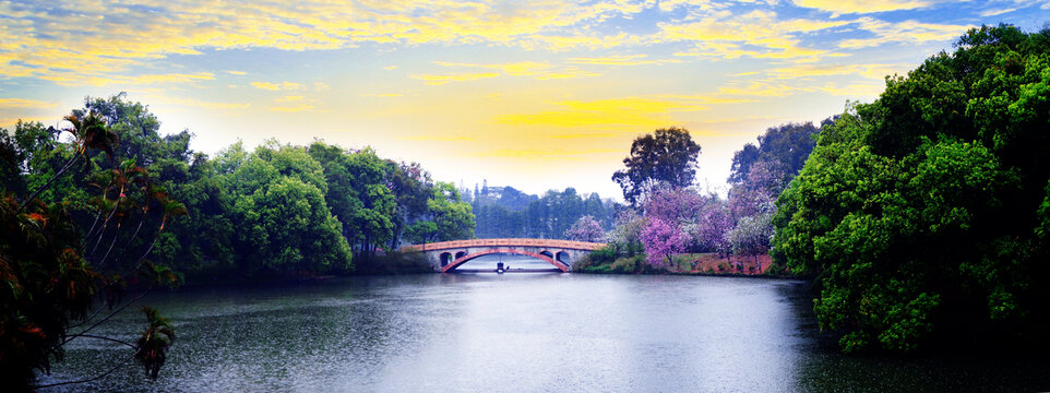 夕阳湖景