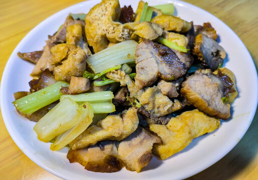 豆腐泡炒肉