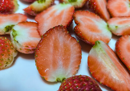 鲜切草莓