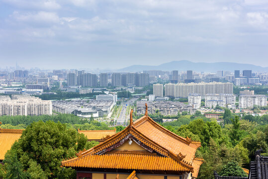 从定林寺俯瞰江宁新区