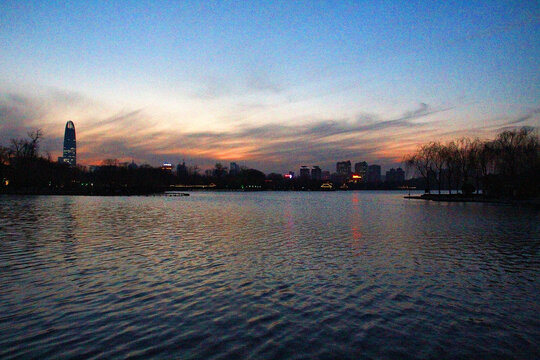 大明湖黄昏
