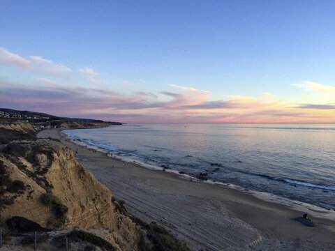 夕阳下美丽的宁静的海滩