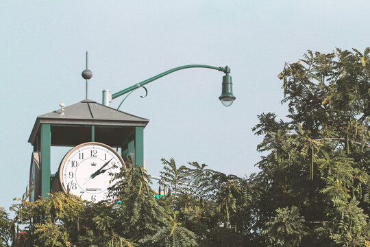 一个复古的绿色大笨钟